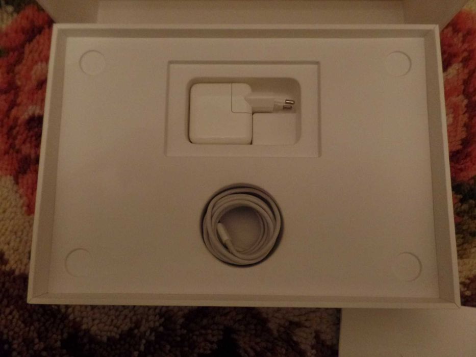 MACBOOK AIR 13″ – Edição especial em Dourado – como Novo