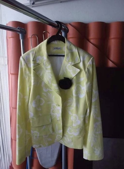 Blazer sarjado bonito.