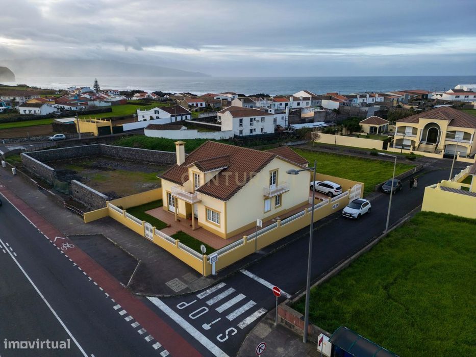 Moradia T4 na Ribeira Seca — Localização Privilegiada na Ribeira Grand
