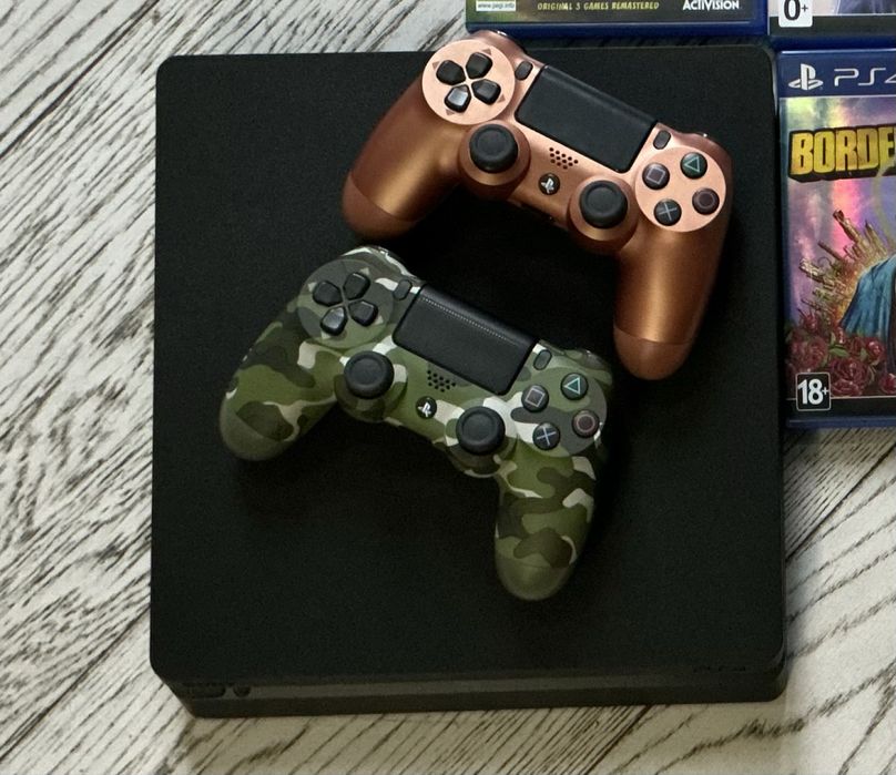 PS4  slim + 2 джойстики