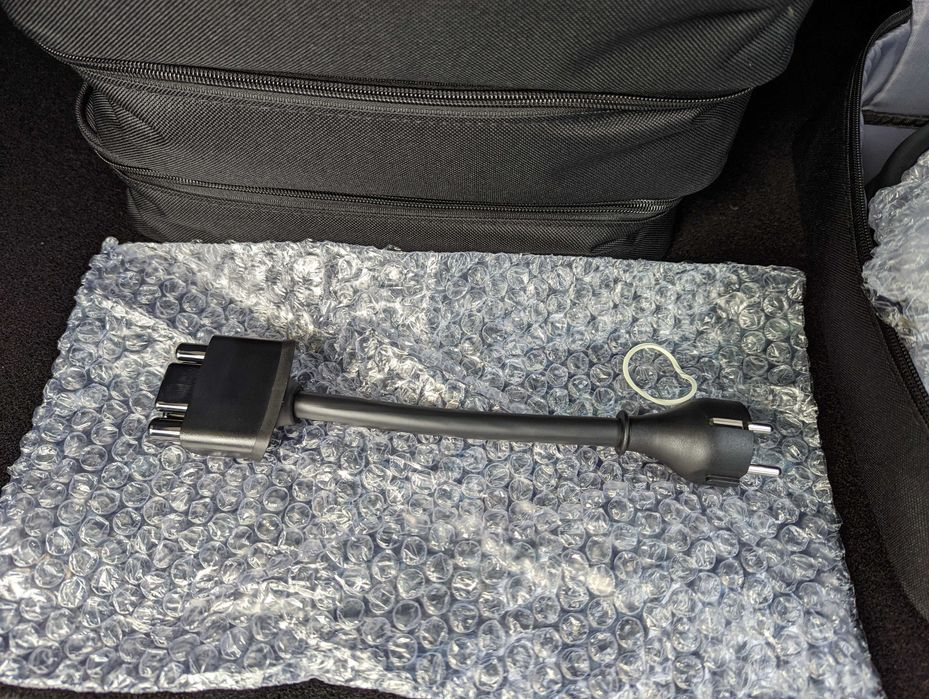 Tesla UMC - Adaptador schuko 13A