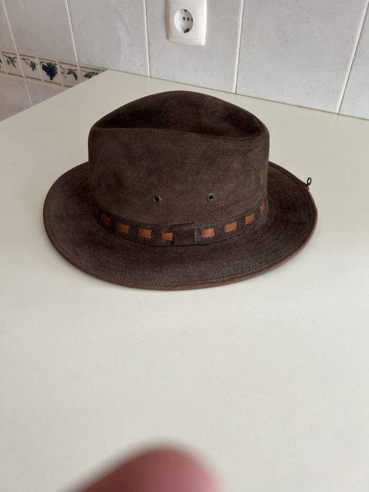 Chapeus tematicos em bom estado