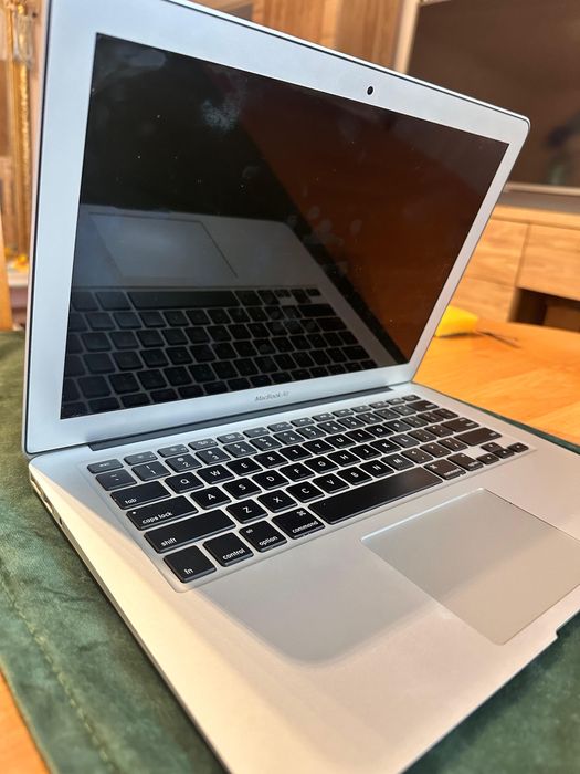 Macbook air 2017 Monterey Intel i5