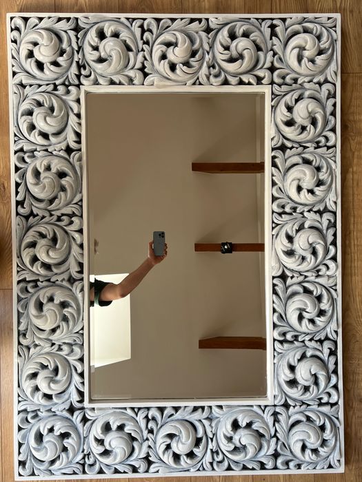 Lustro do salonu ozdobne białe