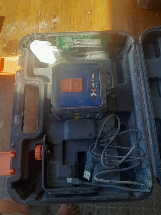Laser level com tripe