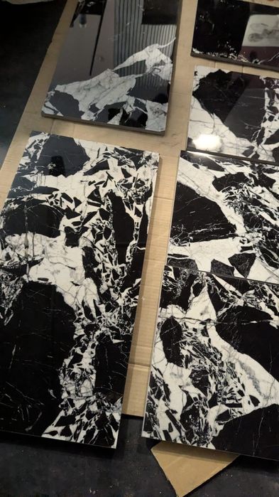 Płytki gres kafle pozostałość po wykończeniu prac