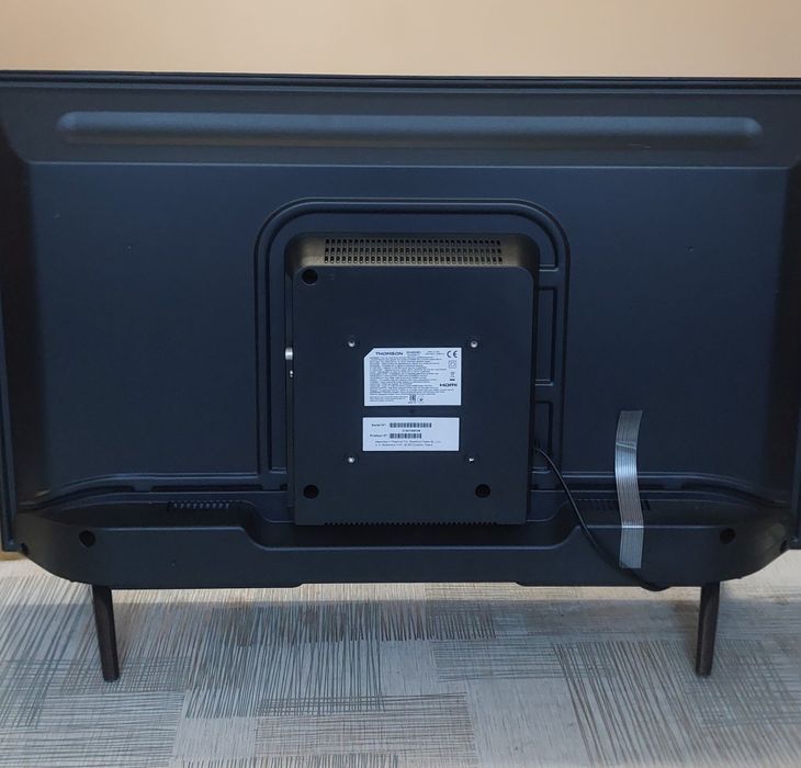 Telewizor 32'calowy LCD Thompson 32HD330 (bez oryginalnego pudełka)