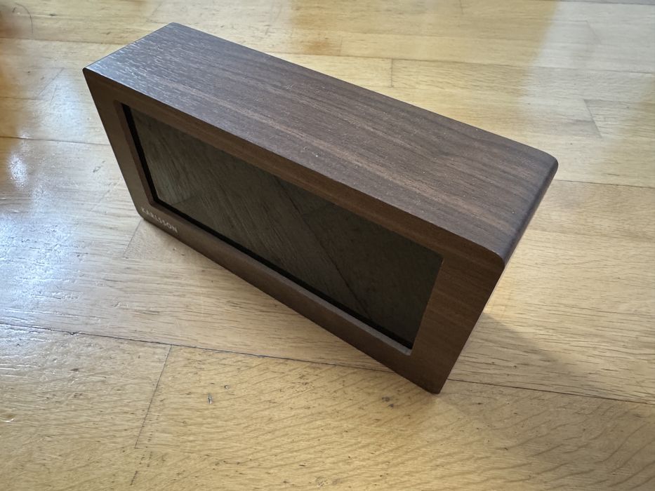 Relógio de Mesa Karlsson ‘BOXED’ LED – Madeira Escura (KA5899DW)