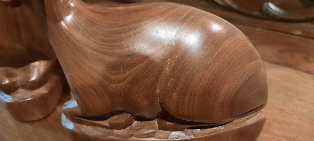 Magnífico e grande par de esculturas de veados madeira esculpida à mão