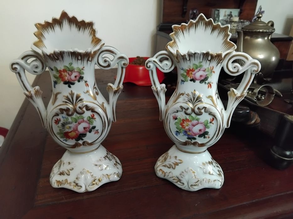 Par de jarras em porcelana  antigas