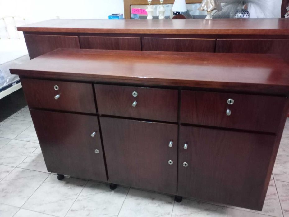 Dois Aparadores em madeira