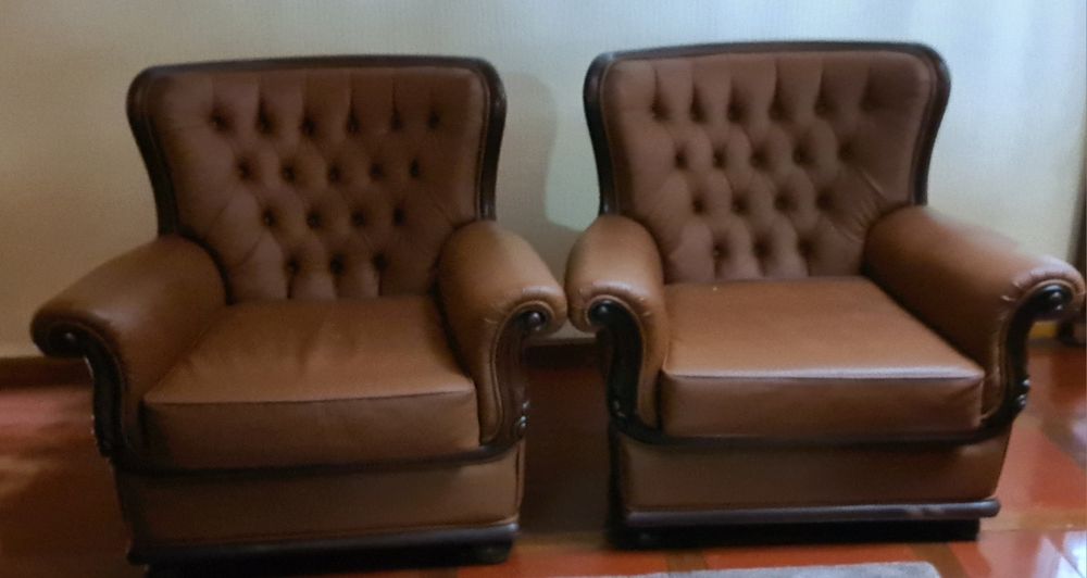 Sofás classicos em napa.