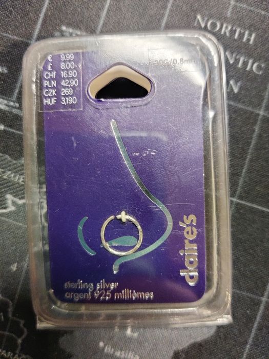 Пірсинг у ніс срібло