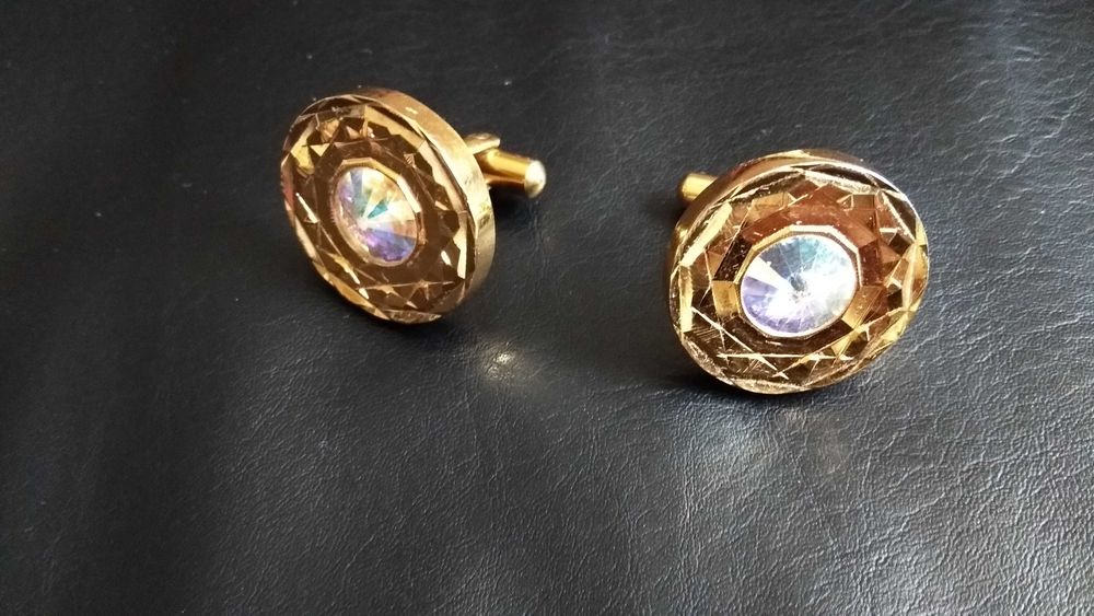 Продам запонки позолоченные времён 80х годов прошлого века.