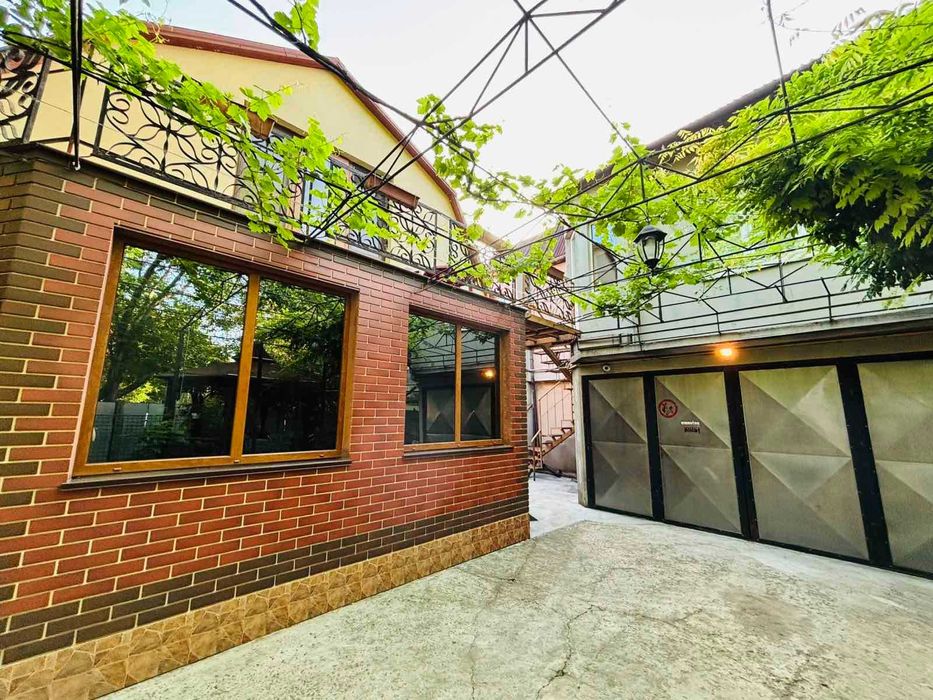 Дом  в центре возле парка + гот. бизнес Участок 6 соток! Торг.