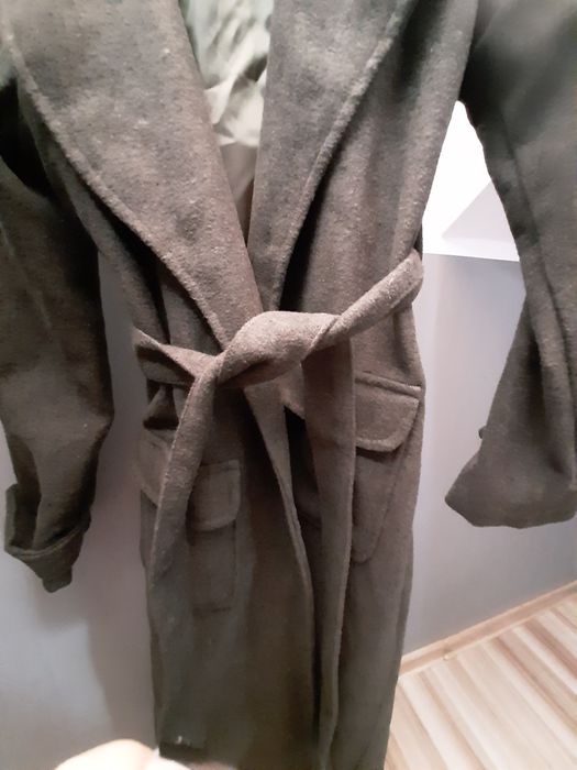 Sprzedam długi plaszcz oliwkowy