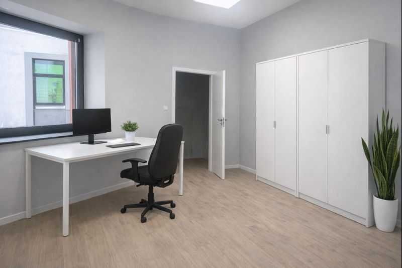 Lokal na biuro/ usługi - parter własne zaplecze socjalne