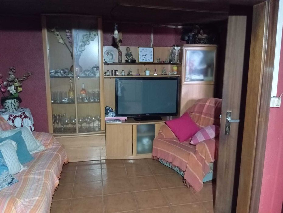 Vendo moradia , propriedade privada com vedação total