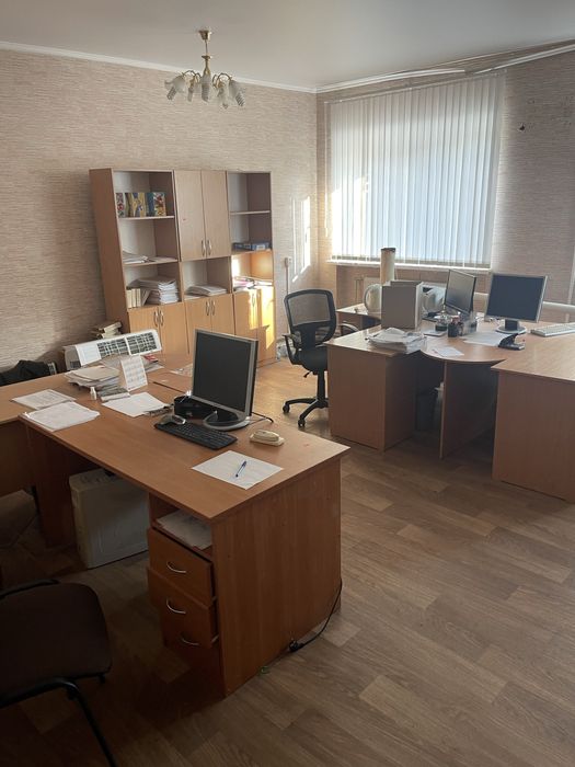 Приміщення 1300 м2