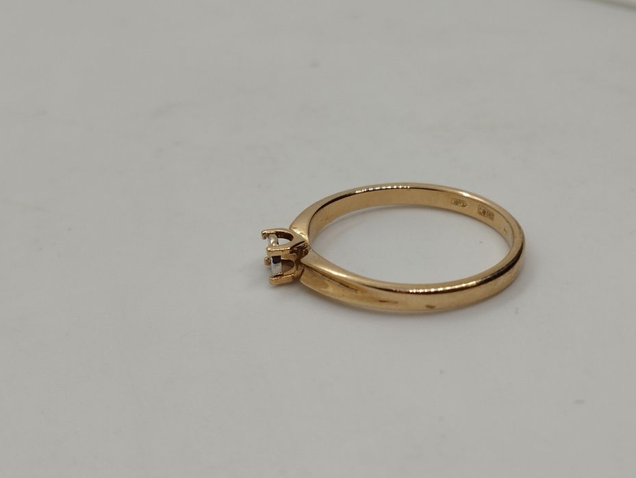 Золотое кольцо с бриллиантом 1.86 грамма 16.8 размер