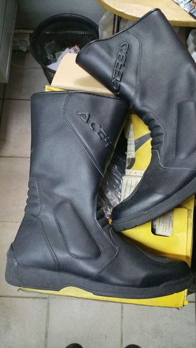 Botas de moto uzadas