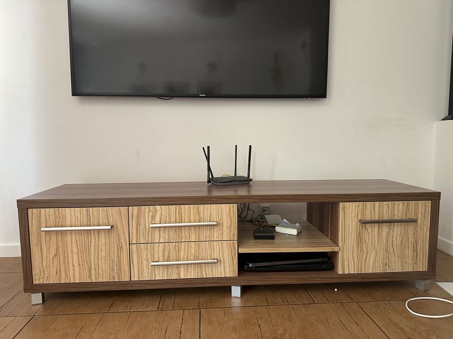 Praktyczna szafka RTV 180cm