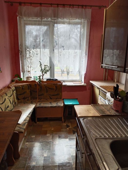 Продам 2х комнатную квартиру.Сталинка 2 эт.