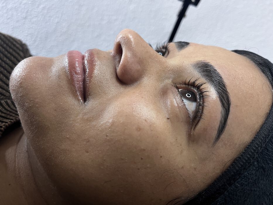 Extensão de cilios, designer de Sobrancelhas, e outros…