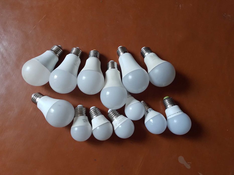 Лед лампочки не рабочие.