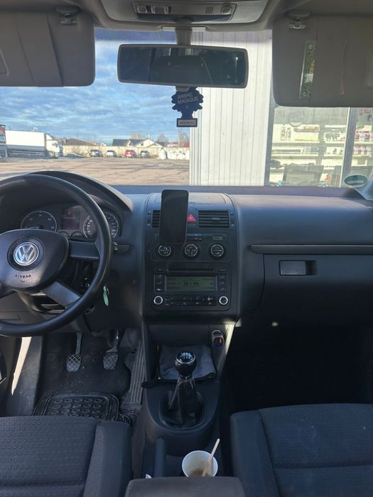 Автомобіль volkswagen touran