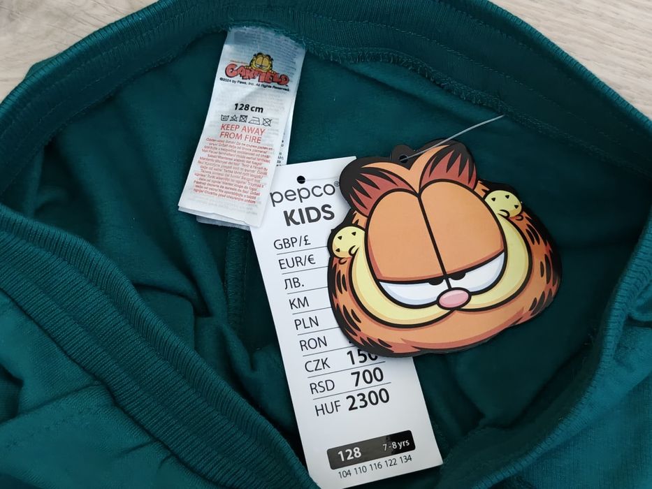 Spodnie dresowe zielone chłopięce Garfield rozmiar 128 cm