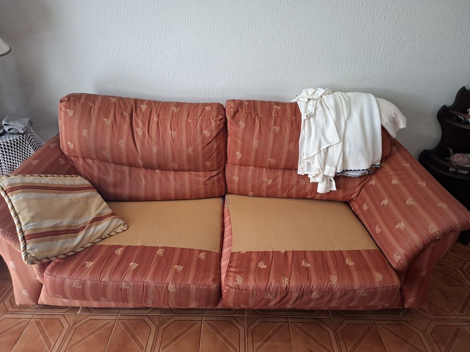 Vende-se 2 cadeirões e um sofá