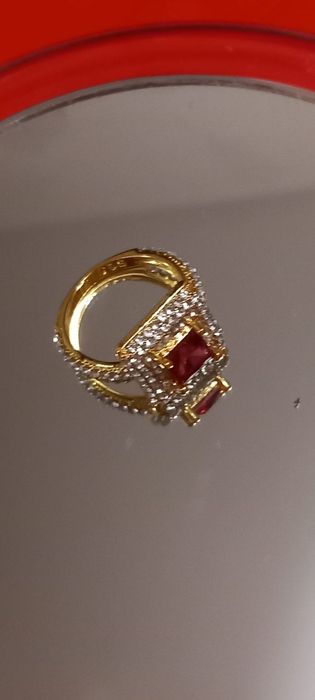 Pierścionek damski w złotym kolorze