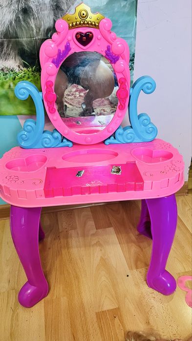 Дитячий косметичний столик, трюмо