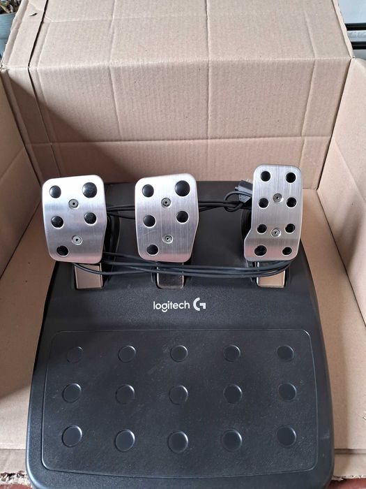 Игровой руль Logitech g920