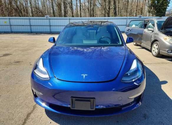 Бампер Tesla Model 3 Розборка Тесла Модель 3 Запчастини до Tesla Model 3