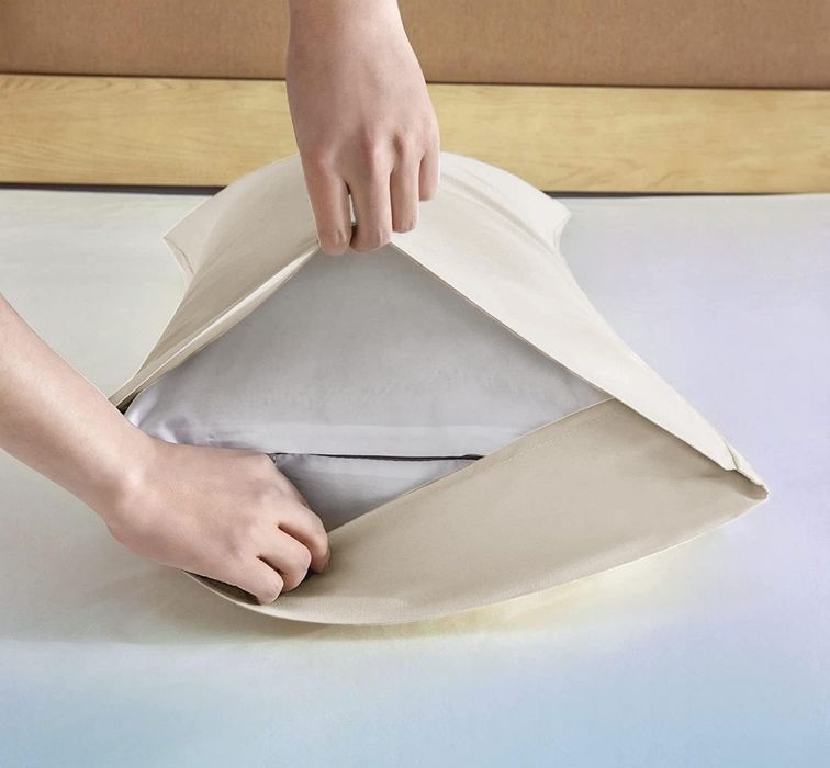 Zestaw 2 poszewek na poduszkę 40 x 70 cm 100% mikrofibra beżowe nowe