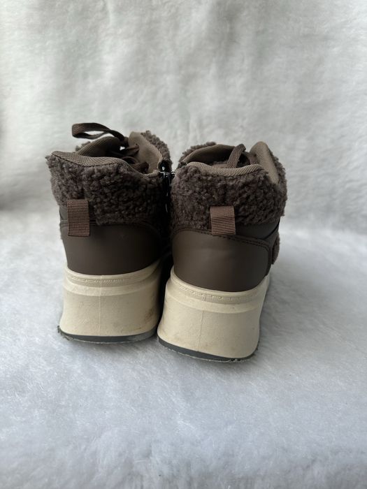 Жіночі зимові кросівки/ботинки