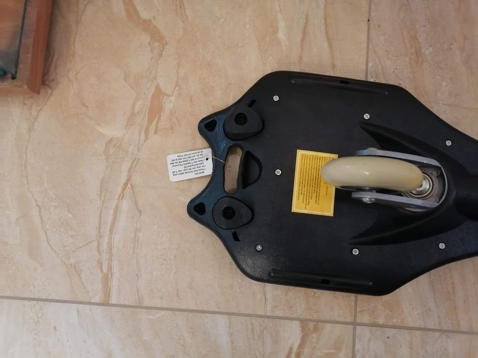 Waveboard z świecącymi kołami