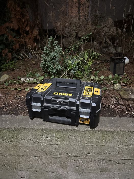 Pilarka akumulatorowa DeWalt DCS571NT