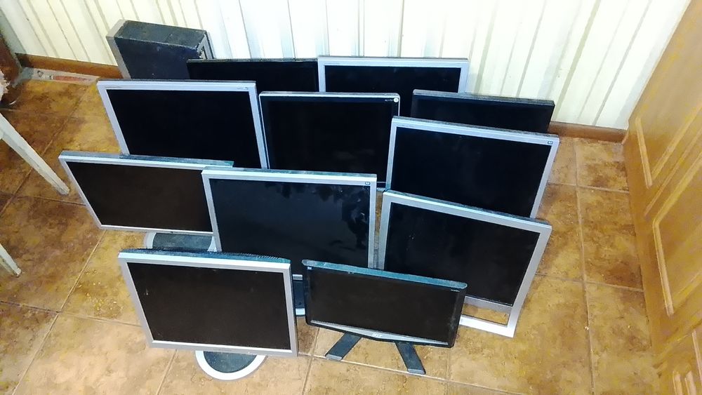 Мониторы 17, 19 разные