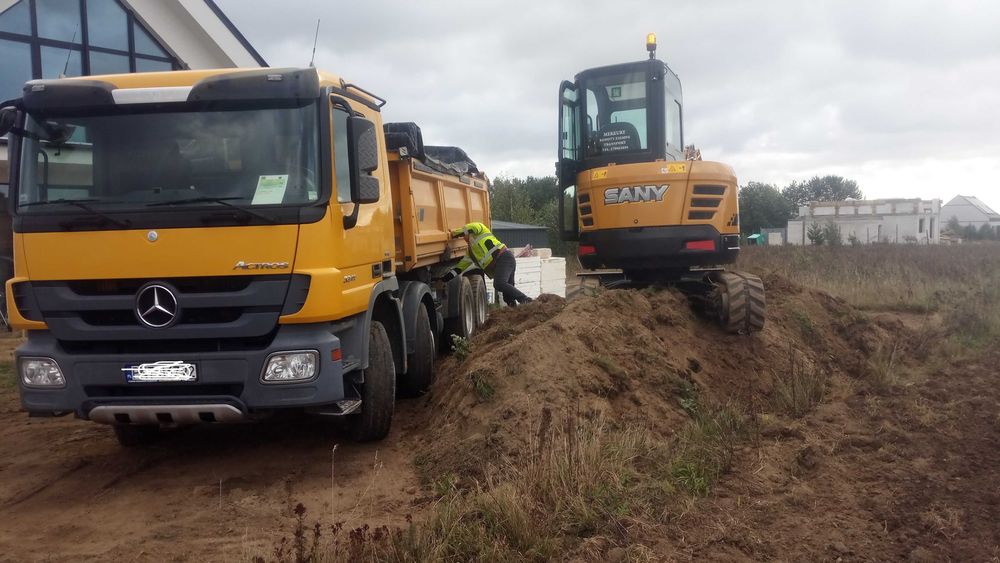 Roboty ziemne koparka i minikoparka wynajem.