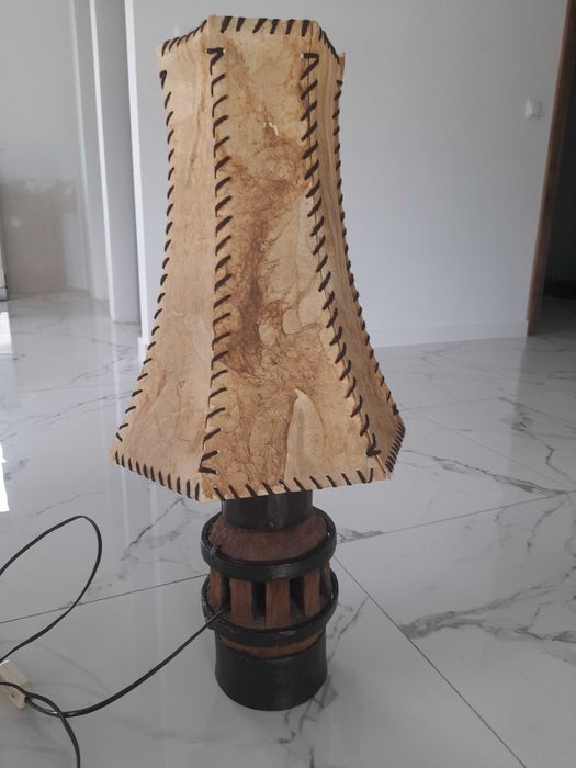 Stara lampa stojąca