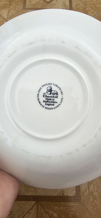 Prato Inglês com paisagem em azul