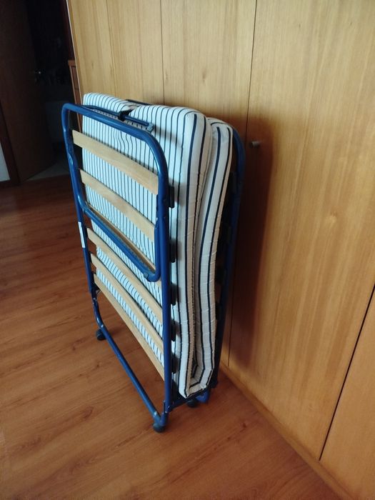 Cama dobrável e portátil para hóspedes