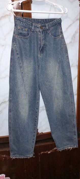 Джинсы багги. Джинсы