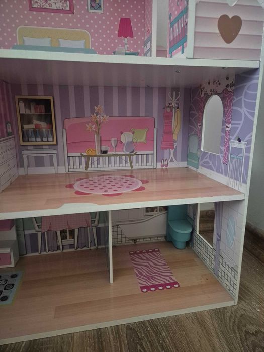 Piekny domek dla lalek