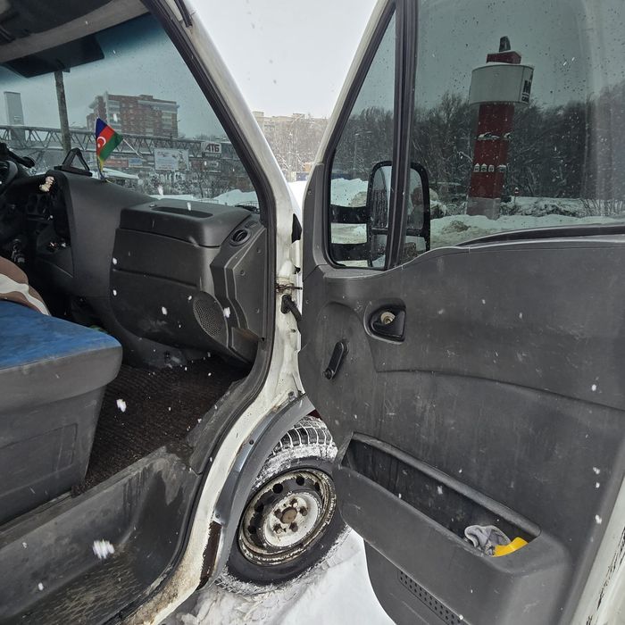 Продам івеко 2001 рік 2.8 мотор коробка 6-ступка категорія Б