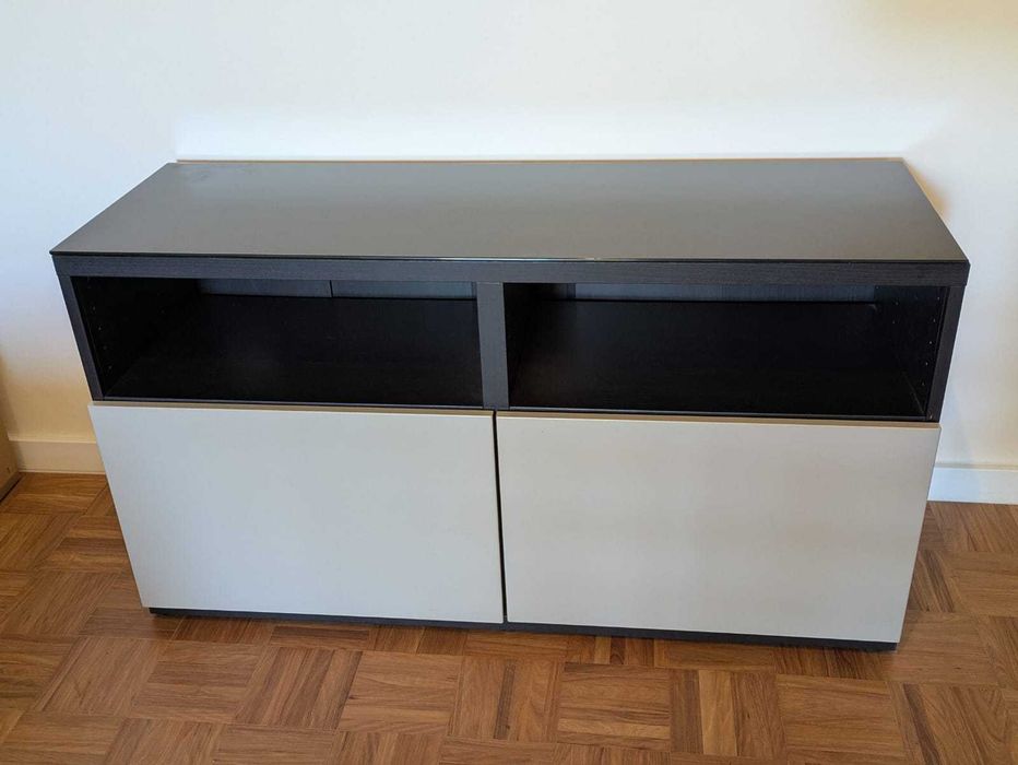 Móvel IKEA BESTÅ – Preto-Castanho e Bege e Painel Superior em Vidro