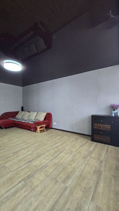 Продам дом с бассейном вул  Незламна